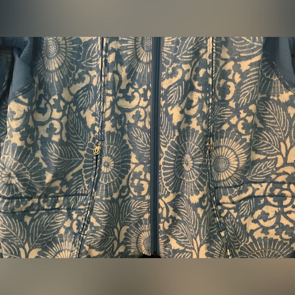 Lululemon Studio Jacket Rare Blue Floral Print Mesh Lined Size 8 EUC Cord Port - Picture 2 of 9
